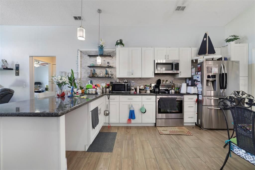 For Sale: $350,000 (3 beds, 2 baths, 1155 Square Feet)