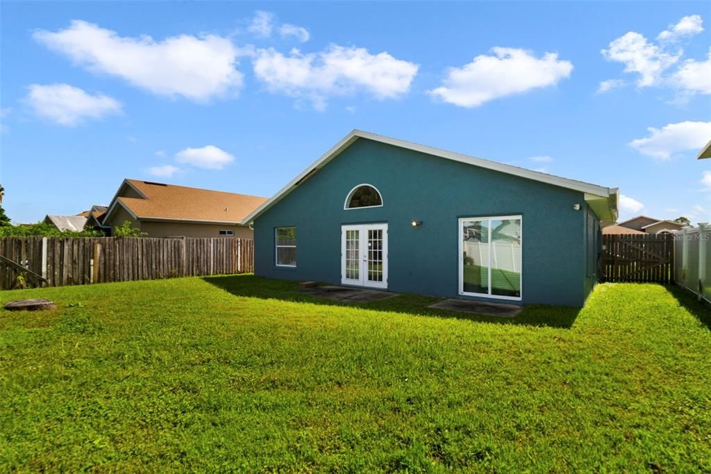 For Sale: $350,000 (3 beds, 2 baths, 1155 Square Feet)