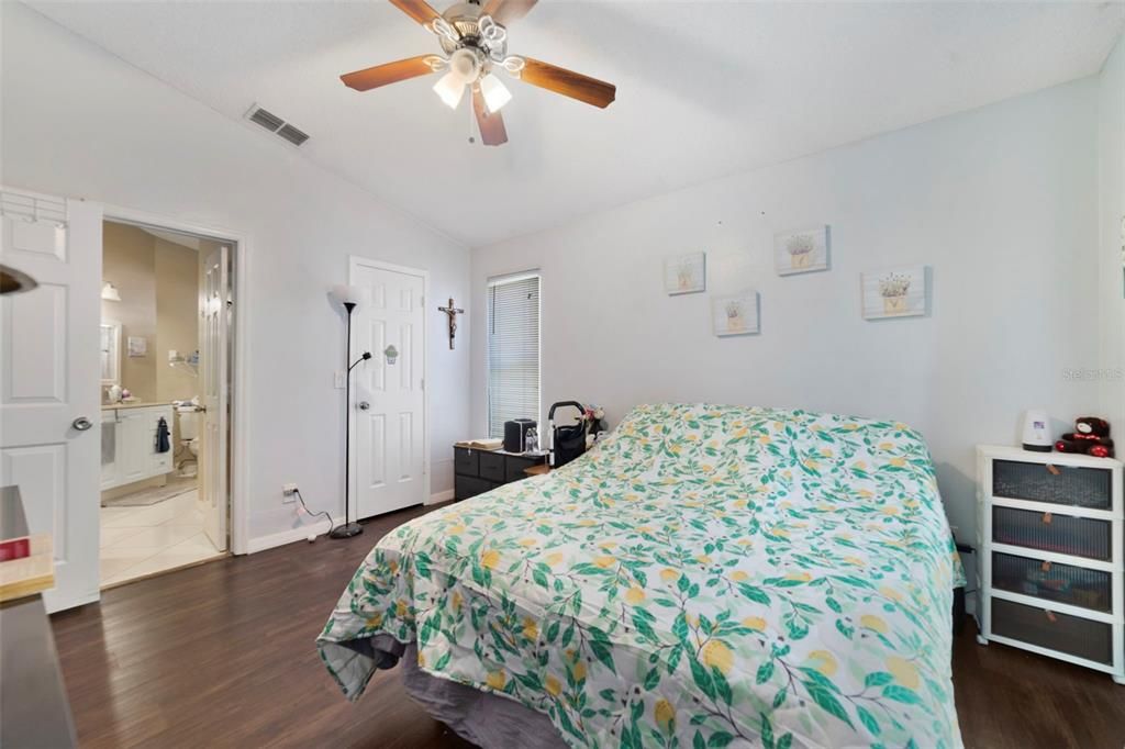 For Sale: $350,000 (3 beds, 2 baths, 1155 Square Feet)
