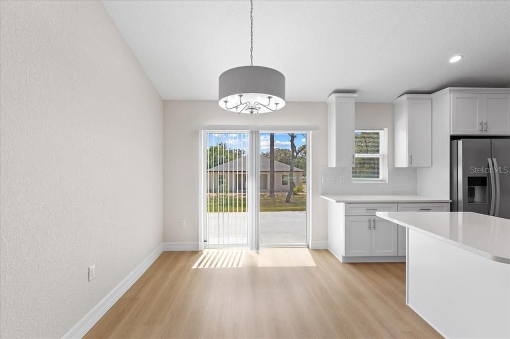 На продажу: $284,900 (3 спален, 3 ванн, 1491 Квадратных фут)