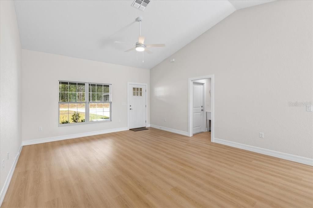 На продажу: $284,900 (3 спален, 3 ванн, 1491 Квадратных фут)