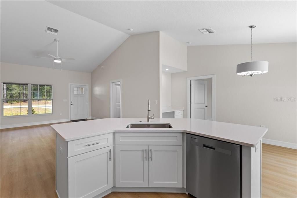 На продажу: $284,900 (3 спален, 3 ванн, 1491 Квадратных фут)