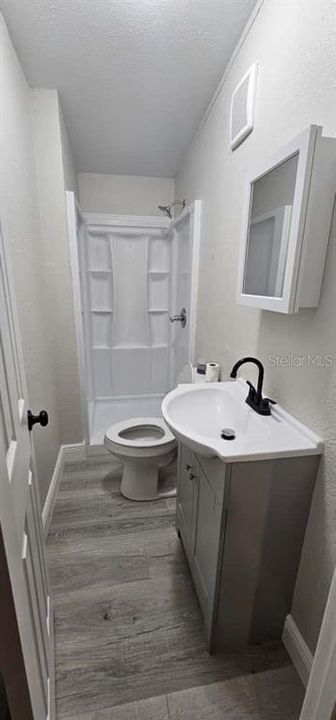 В аренду: $1,200 (0 спален, 1 ванн, 360 Квадратных фут)