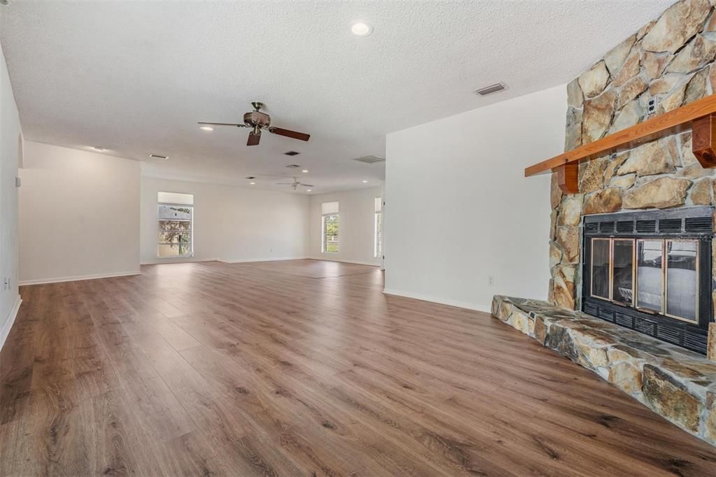 Под контрактом: $750,000 (3 спален, 2 ванн, 2110 Квадратных фут)