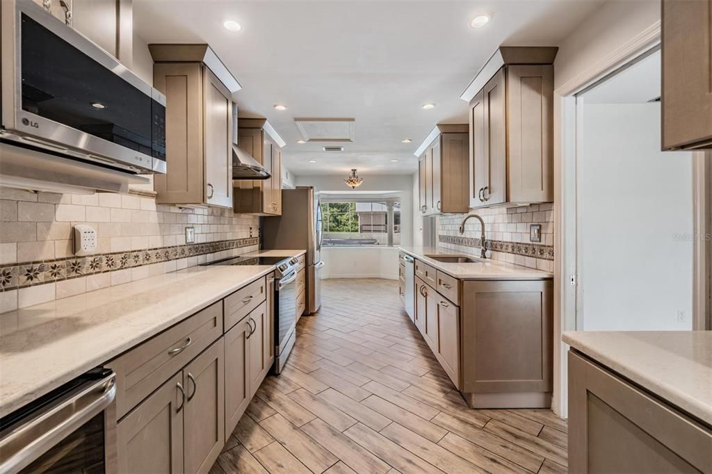 Под контрактом: $750,000 (3 спален, 2 ванн, 2110 Квадратных фут)