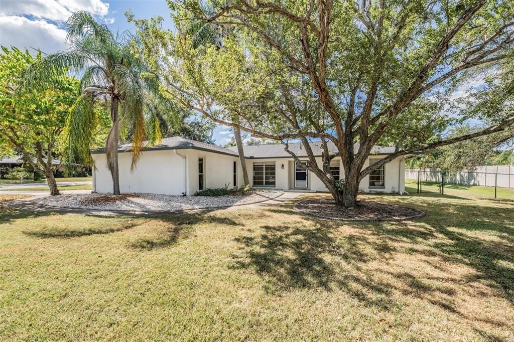 Под контрактом: $750,000 (3 спален, 2 ванн, 2110 Квадратных фут)