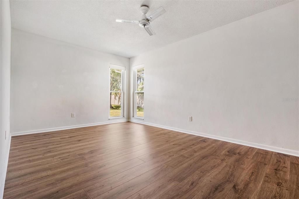 Под контрактом: $750,000 (3 спален, 2 ванн, 2110 Квадратных фут)