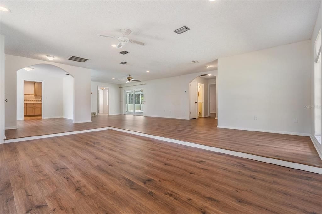 Под контрактом: $750,000 (3 спален, 2 ванн, 2110 Квадратных фут)