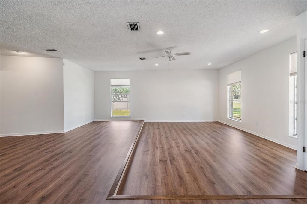 Под контрактом: $750,000 (3 спален, 2 ванн, 2110 Квадратных фут)