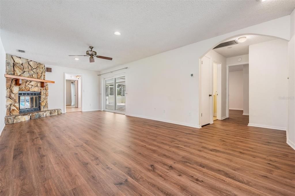 Под контрактом: $750,000 (3 спален, 2 ванн, 2110 Квадратных фут)