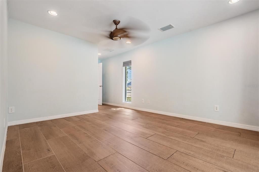 Под контрактом: $750,000 (3 спален, 2 ванн, 2110 Квадратных фут)