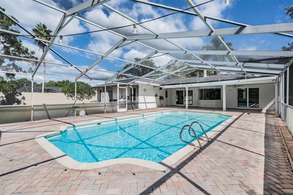 Под контрактом: $750,000 (3 спален, 2 ванн, 2110 Квадратных фут)