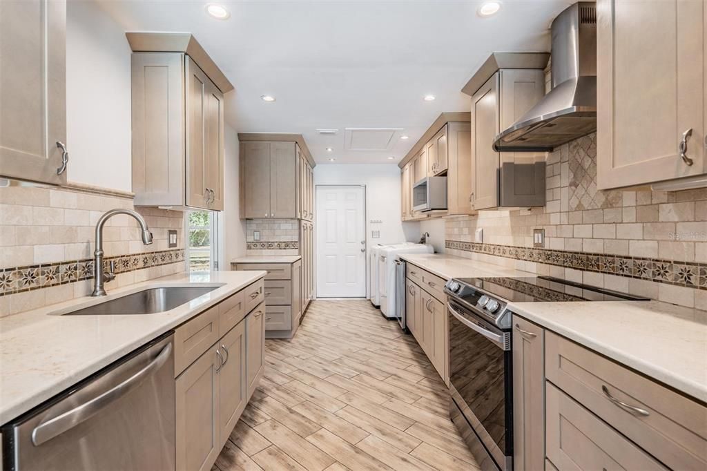 Под контрактом: $750,000 (3 спален, 2 ванн, 2110 Квадратных фут)