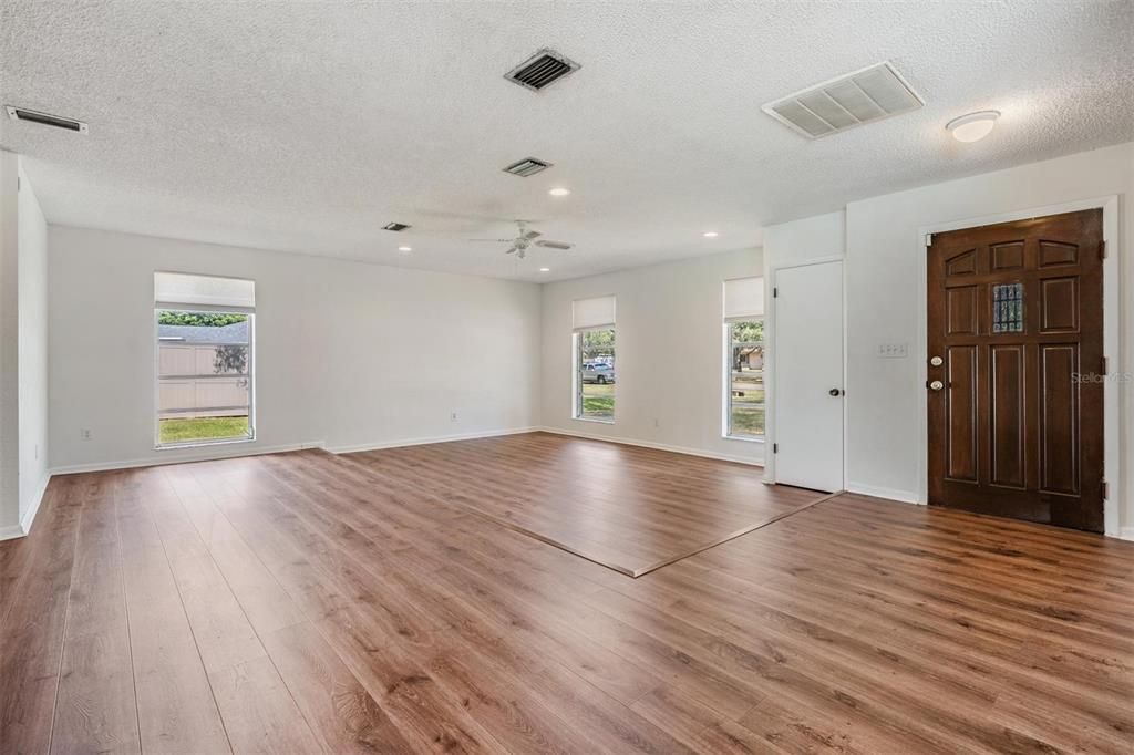 Под контрактом: $750,000 (3 спален, 2 ванн, 2110 Квадратных фут)