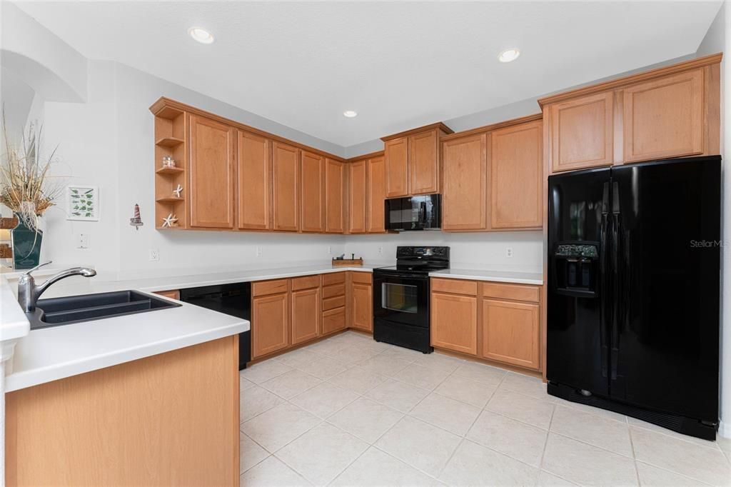 На продажу: $320,000 (2 спален, 2 ванн, 1501 Квадратных фут)