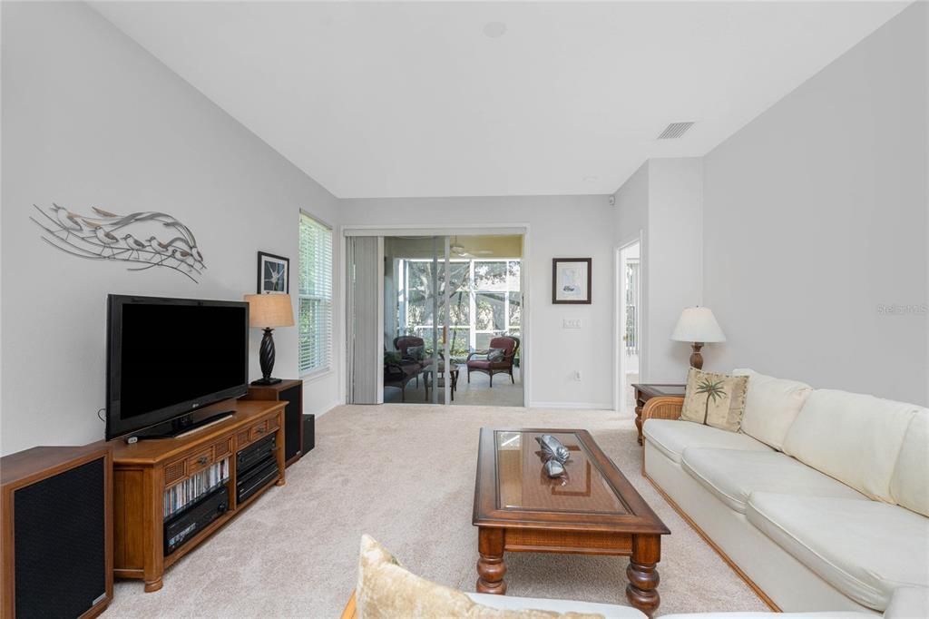 На продажу: $320,000 (2 спален, 2 ванн, 1501 Квадратных фут)