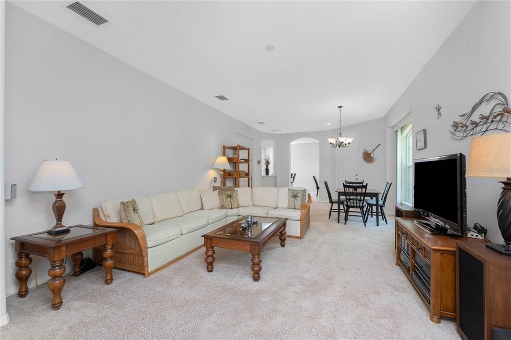 На продажу: $320,000 (2 спален, 2 ванн, 1501 Квадратных фут)