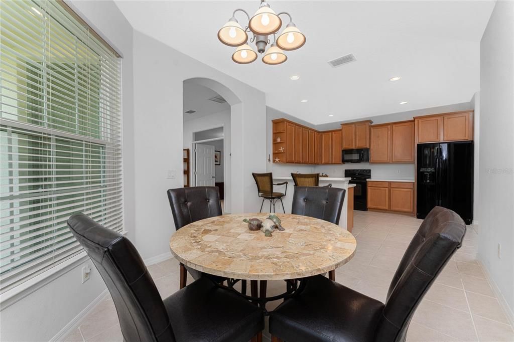 На продажу: $320,000 (2 спален, 2 ванн, 1501 Квадратных фут)