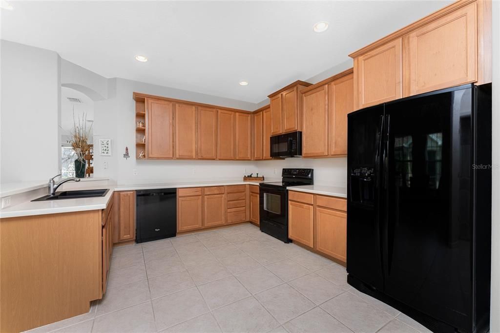 На продажу: $320,000 (2 спален, 2 ванн, 1501 Квадратных фут)