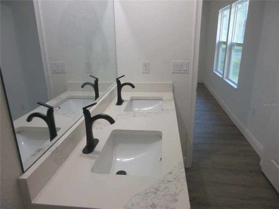 待售: $219,900 (3 贝兹, 2 浴室, 1231 平方英尺)