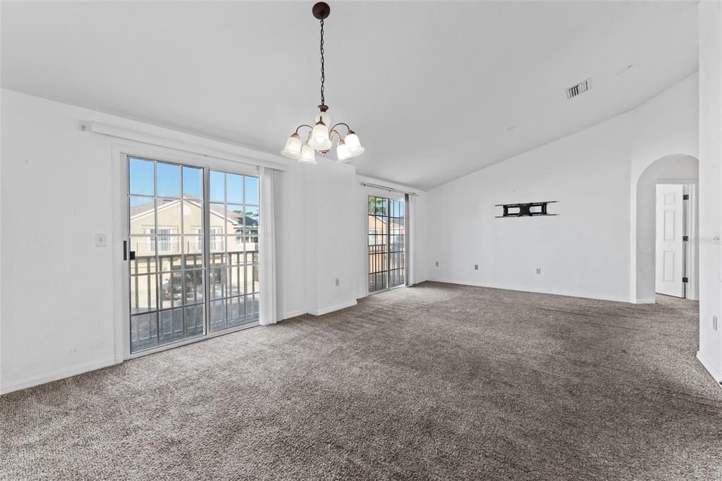 For Sale: $180,000 (2 beds, 2 baths, 1176 Square Feet)