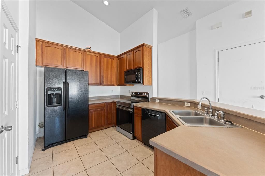 For Sale: $180,000 (2 beds, 2 baths, 1176 Square Feet)