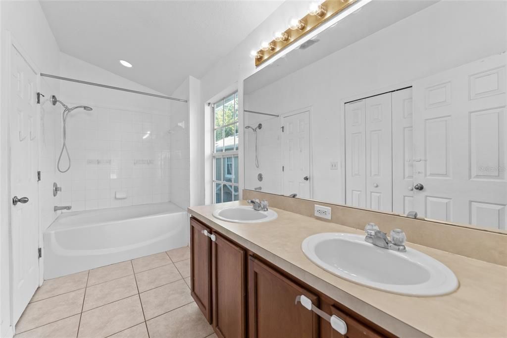 For Sale: $180,000 (2 beds, 2 baths, 1176 Square Feet)