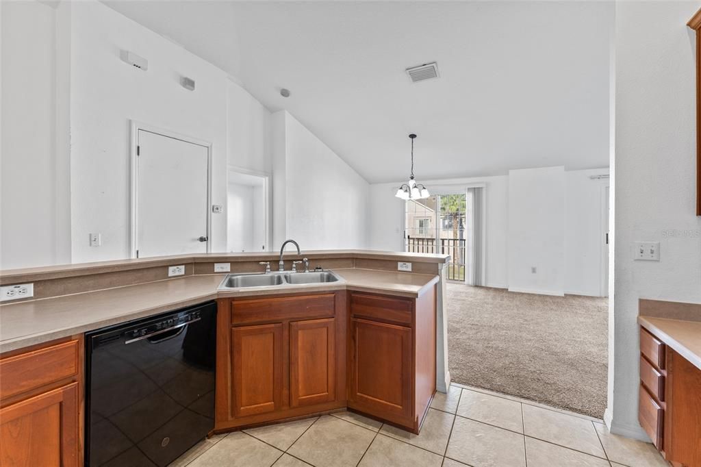 For Sale: $180,000 (2 beds, 2 baths, 1176 Square Feet)