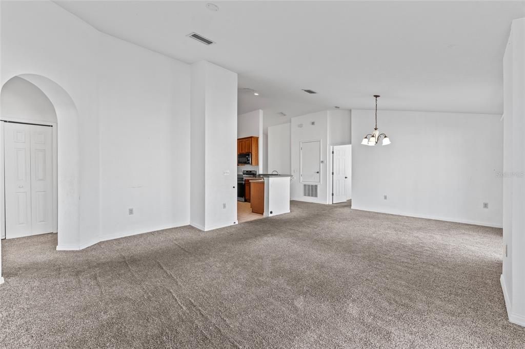 For Sale: $180,000 (2 beds, 2 baths, 1176 Square Feet)