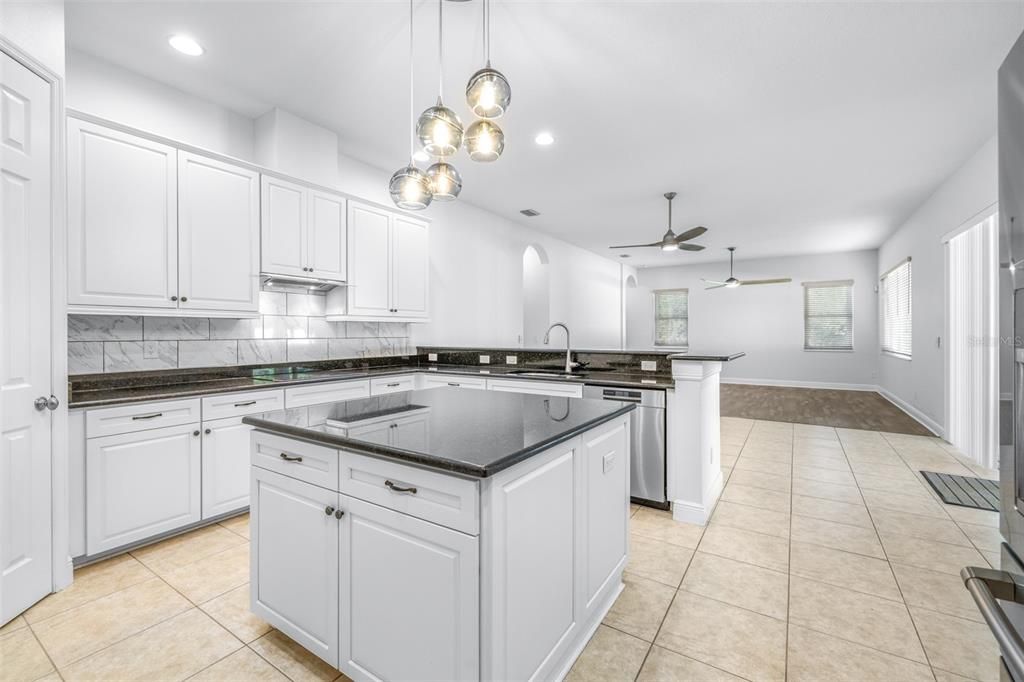 Active With Contract: $574,999 (4 beds, 3 baths, 2934 Square Feet)