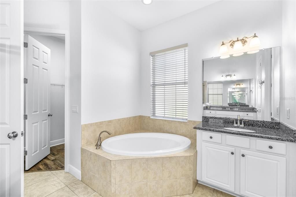 Active With Contract: $574,999 (4 beds, 3 baths, 2934 Square Feet)