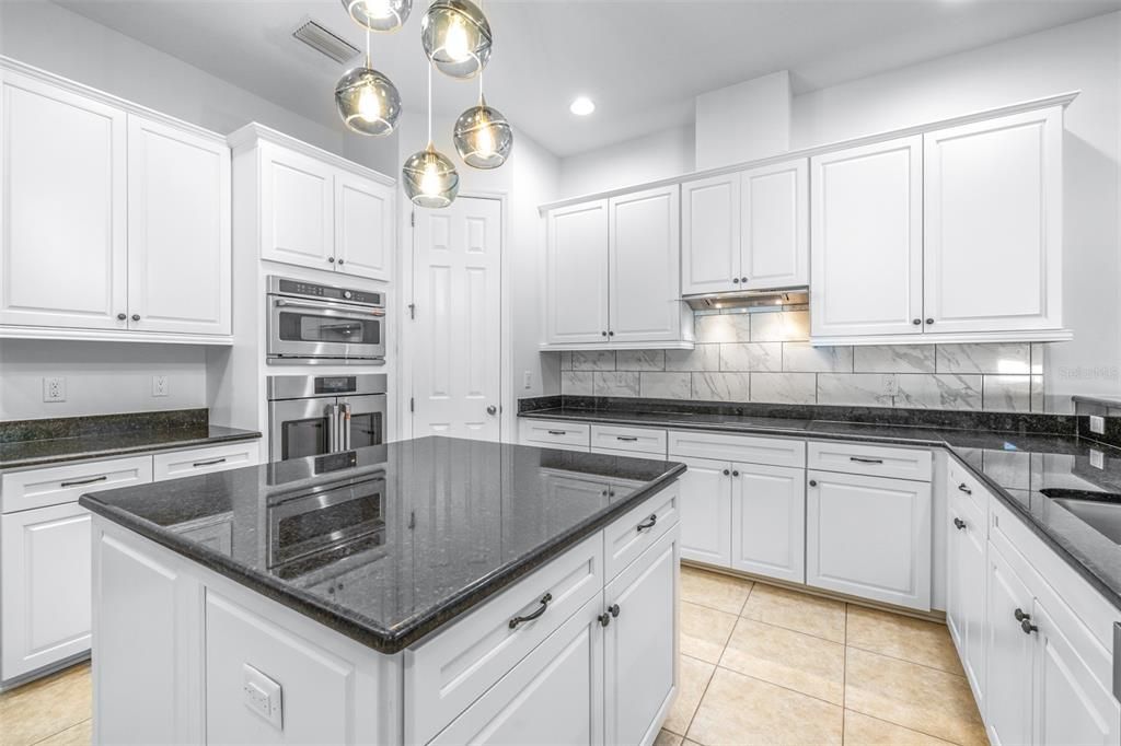 Active With Contract: $574,999 (4 beds, 3 baths, 2934 Square Feet)