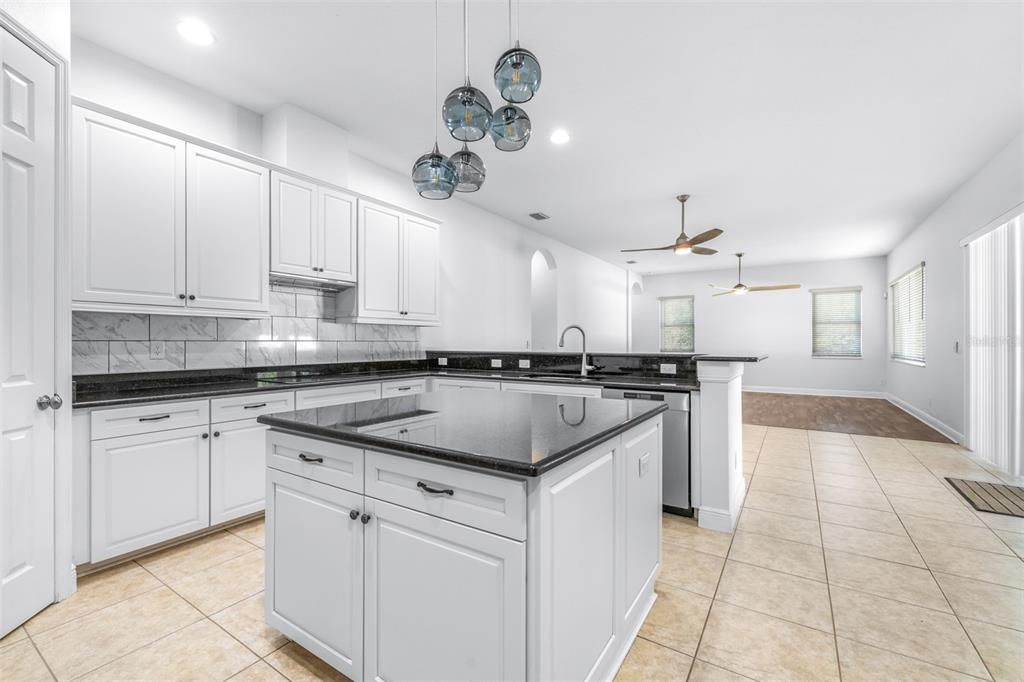 Active With Contract: $574,999 (4 beds, 3 baths, 2934 Square Feet)