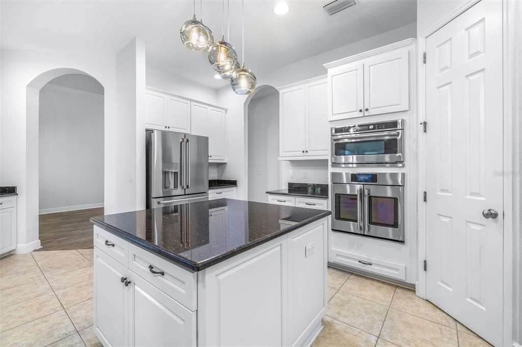 Active With Contract: $574,999 (4 beds, 3 baths, 2934 Square Feet)