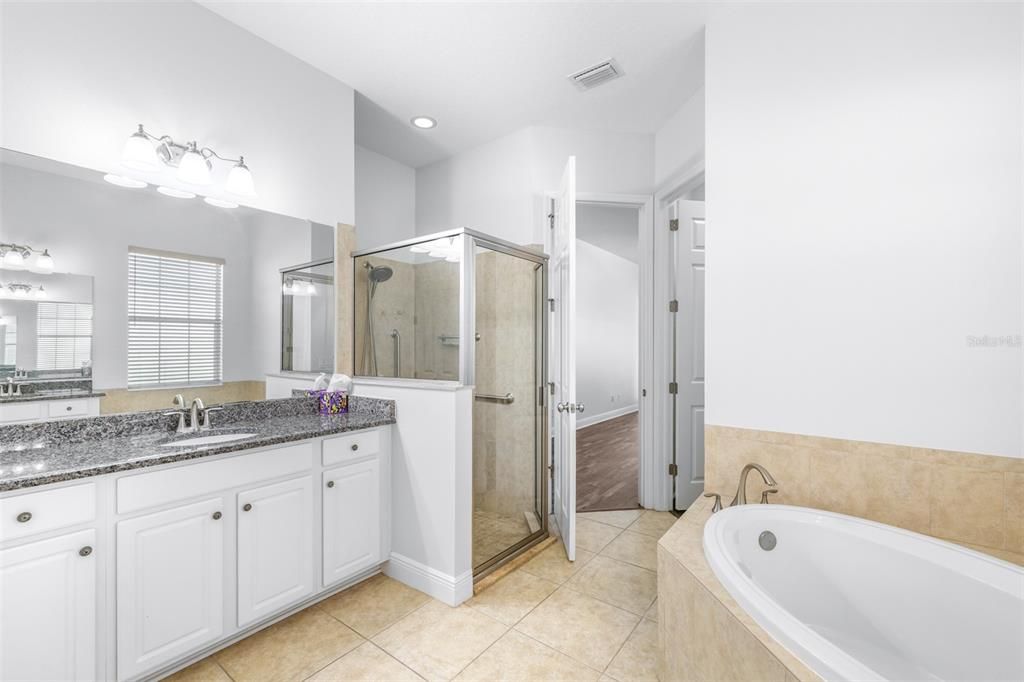 Active With Contract: $574,999 (4 beds, 3 baths, 2934 Square Feet)