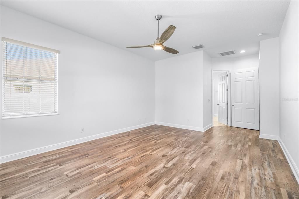 Active With Contract: $574,999 (4 beds, 3 baths, 2934 Square Feet)