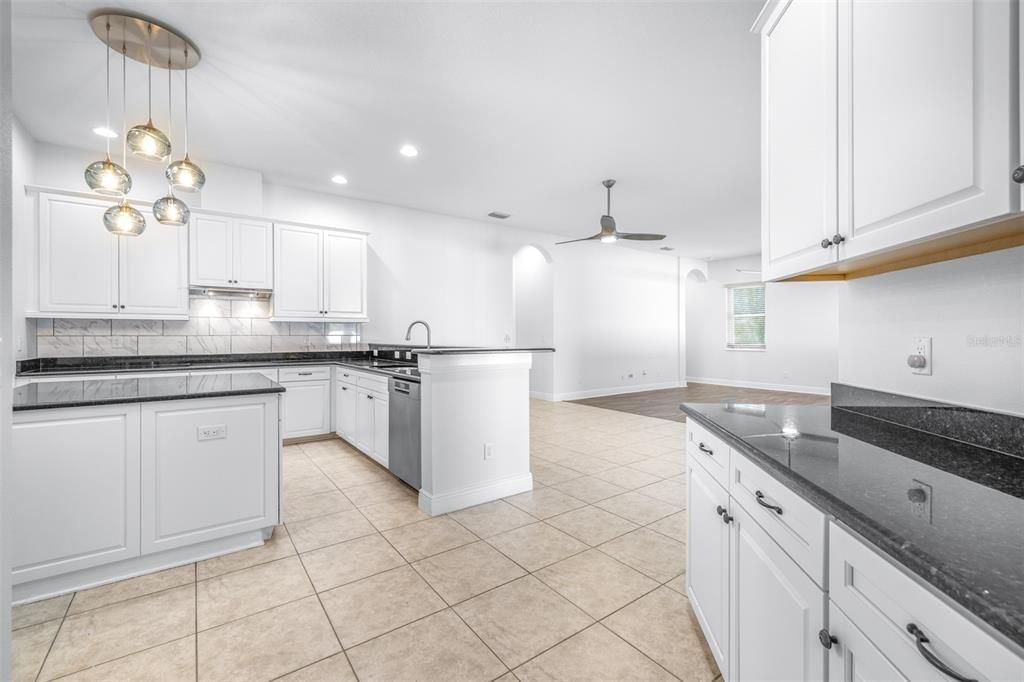 Active With Contract: $574,999 (4 beds, 3 baths, 2934 Square Feet)