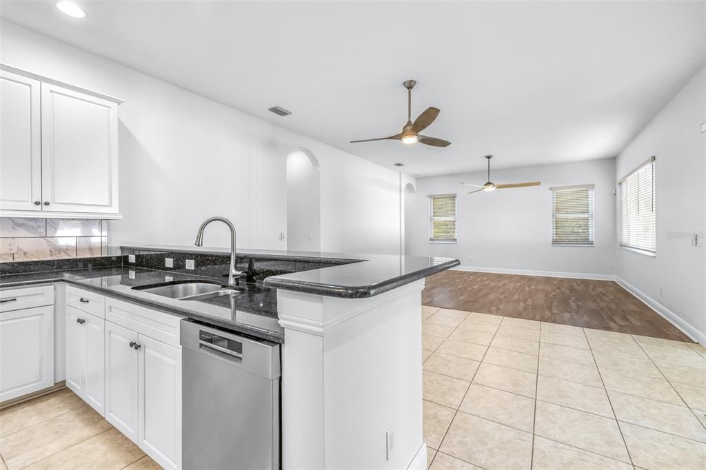 Active With Contract: $574,999 (4 beds, 3 baths, 2934 Square Feet)