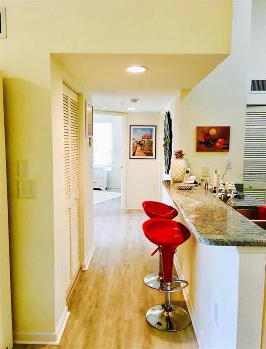 For Sale: $212,000 (2 beds, 1 baths, 873 Square Feet)