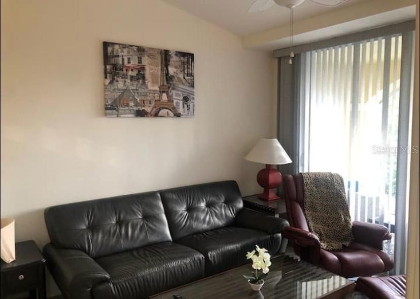 For Sale: $212,000 (2 beds, 1 baths, 873 Square Feet)