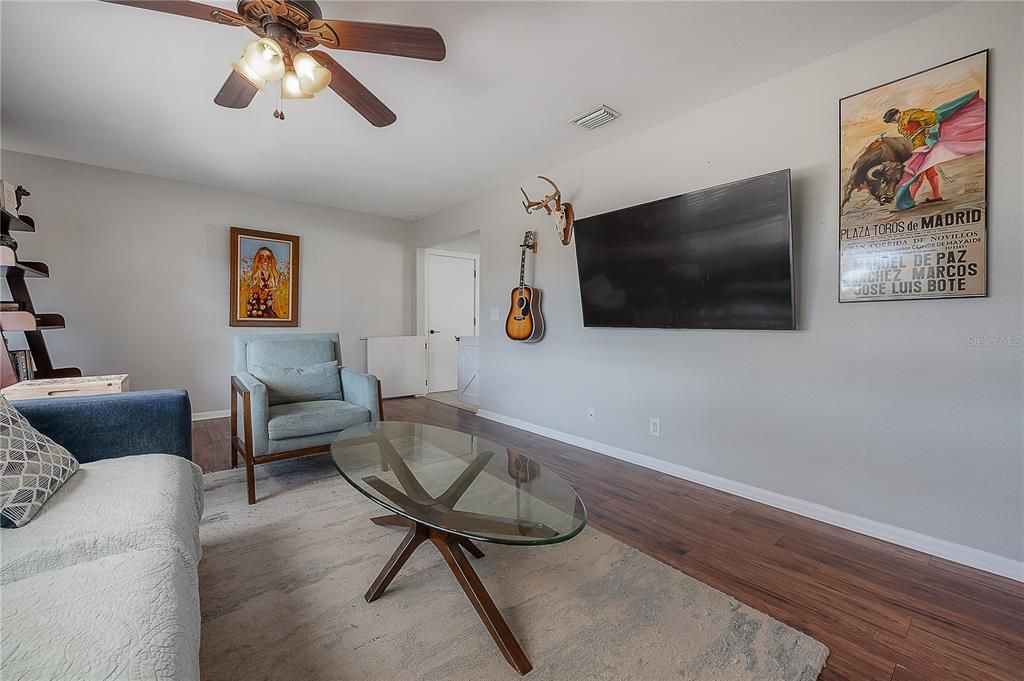 For Sale: $425,000 (3 beds, 2 baths, 1390 Square Feet)