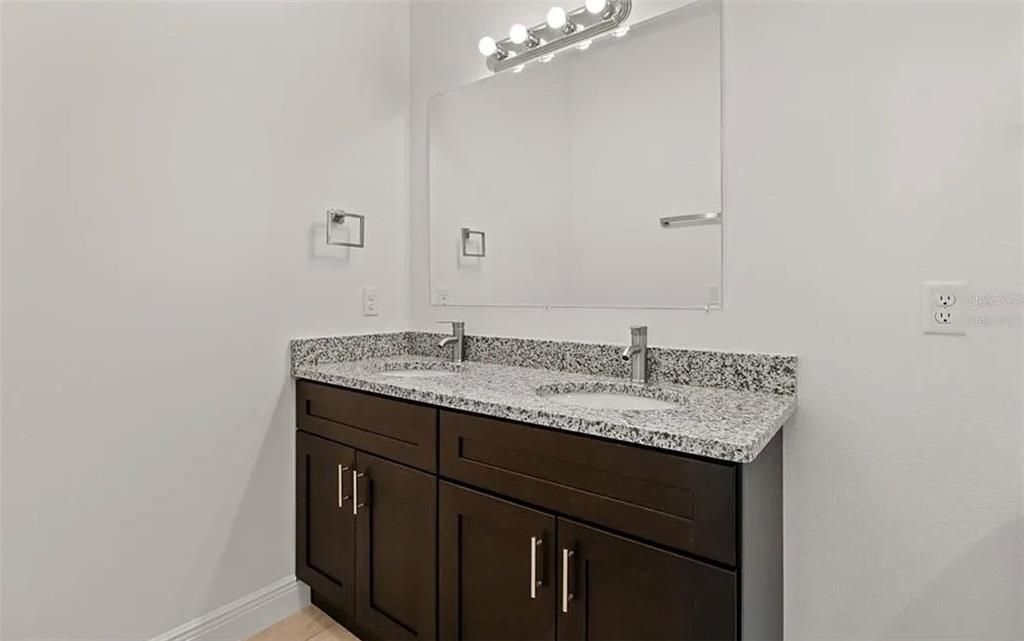 В аренду: $1,950 (4 спален, 3 ванн, 1827 Квадратных фут)