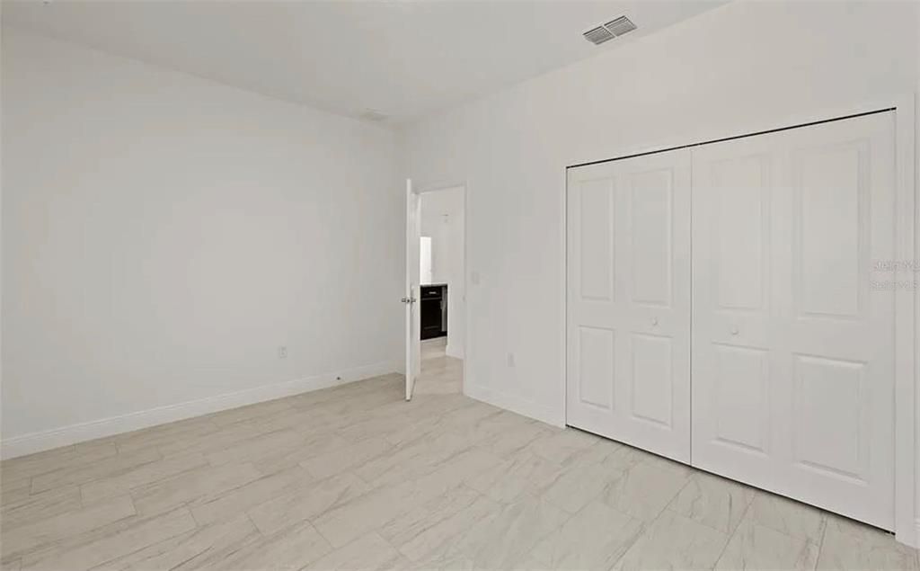 В аренду: $1,950 (4 спален, 3 ванн, 1827 Квадратных фут)