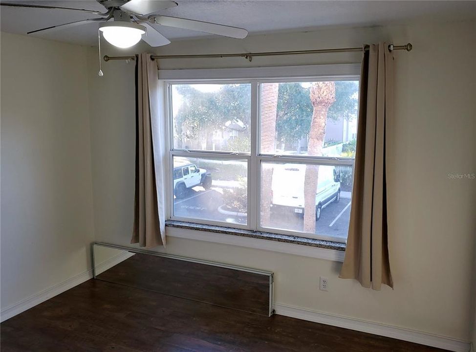 出租: $1,595 (2 贝兹, 2 浴室, 915 平方英尺)