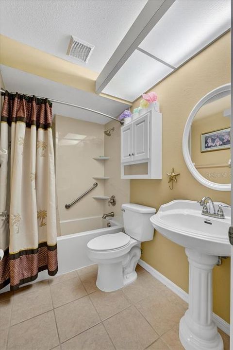 For Sale: $270,000 (2 beds, 2 baths, 1383 Square Feet)