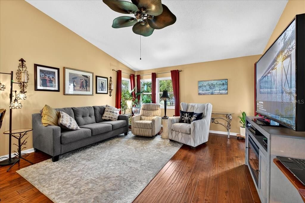 For Sale: $270,000 (2 beds, 2 baths, 1383 Square Feet)