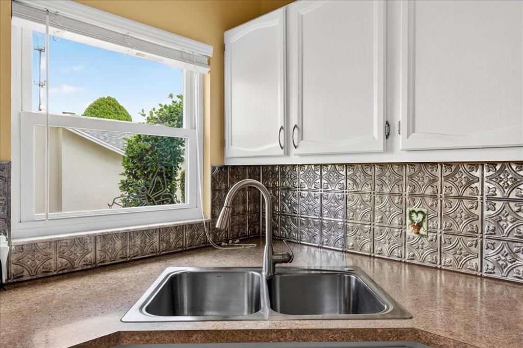 For Sale: $270,000 (2 beds, 2 baths, 1383 Square Feet)