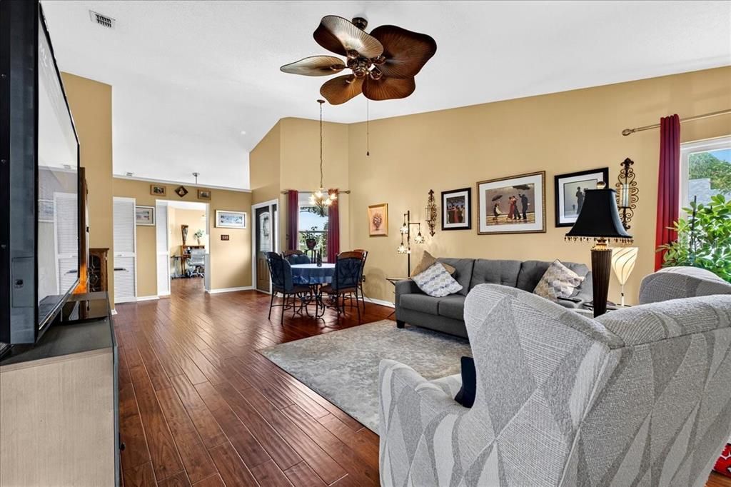 For Sale: $270,000 (2 beds, 2 baths, 1383 Square Feet)