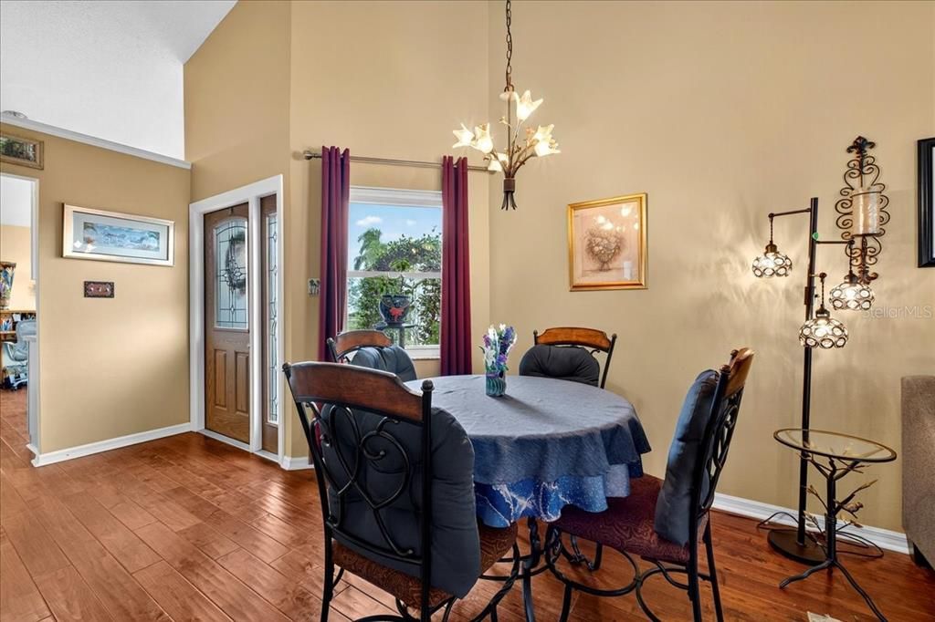 For Sale: $270,000 (2 beds, 2 baths, 1383 Square Feet)