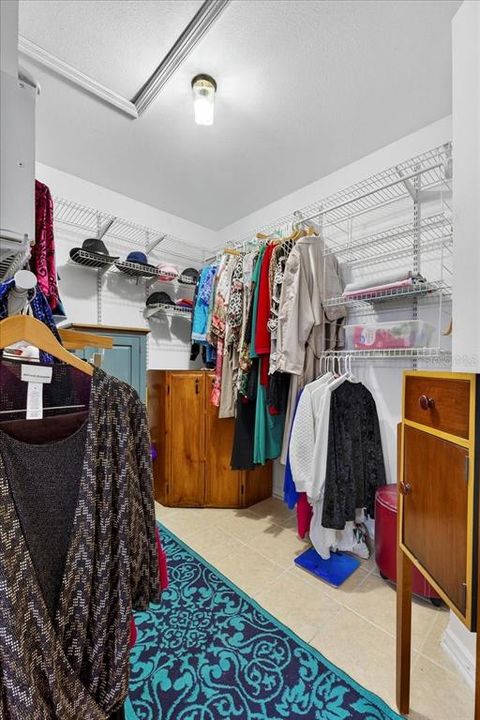 For Sale: $270,000 (2 beds, 2 baths, 1383 Square Feet)